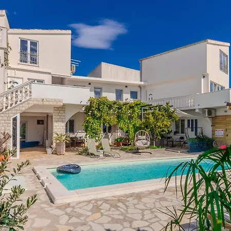 Barbara 4 By Guide Appartement